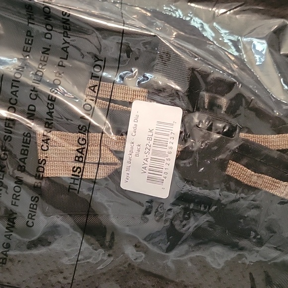 NWT Vaya 18L Backpack Cada Dia-Black - Picture 6 of 10